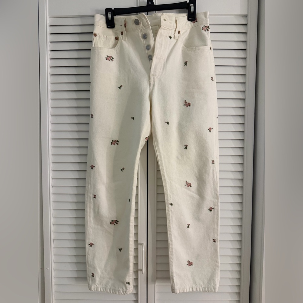 Levi's Cream High-Rise Jeans with Small Floral Embroidery